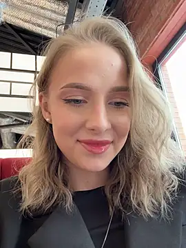 Snapshot of CaseyStar chatting on 03.03.25 CaseyStar online show from 03.03.25