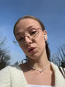 Snapshot of CaseyStar chatting on 03.12.25 CaseyStar online show from 03.12.25