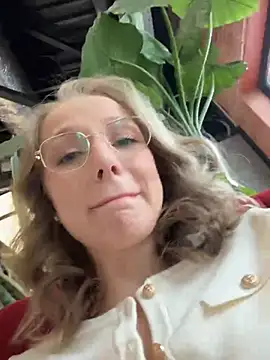 Snapshot of CaseyStar chatting on 03.20.25 CaseyStar online show from 03.20.25