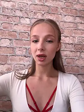 Snapshot of CaseyStar chatting on 09.24.25 CaseyStar online show from 09.24.25