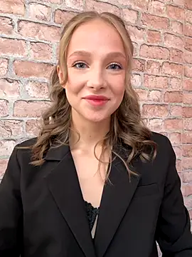 Snapshot of CaseyStar chatting on 10.03.25 CaseyStar online show from 10.03.25