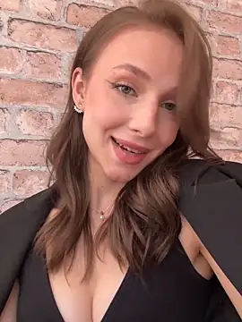 Snapshot of CaseyStar chatting on 11.06.25 CaseyStar online show from 11.06.25