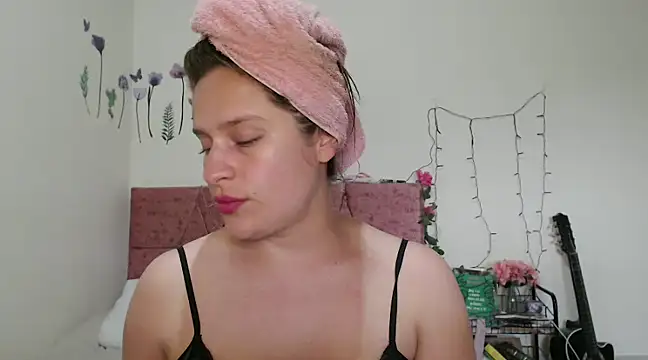 Snapshot of Serenity chatting on 01.24.25 Serenity online show from 01.24.25