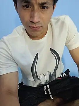 Snapshot of charlesss19 chatting on 11.03.25 charlesss19 online show from 11.03.25