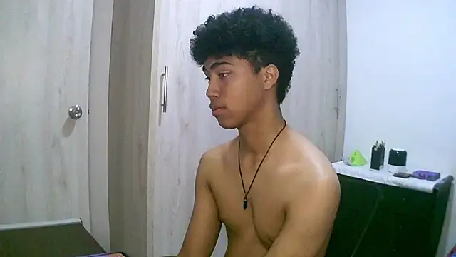 Snapshot of sexy_diamante_ chatting on 09.26.25 sexy diamante online show from 09.26.25