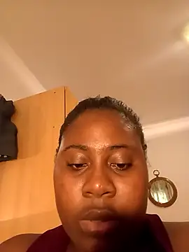 Snapshot of KennyBigWoman chatting on 11.04.25 KennyBigWoman online show from 11.04.25