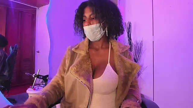 Snapshot of CoccoBele69 chatting on 03.19.25 CoccoBele69 online show from 03.19.25