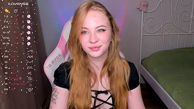 Snapshot of lilKitty_Melanie chatting on 11.01.25 lilKitty Melanie online show from 11.01.25