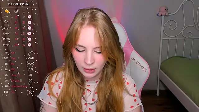 Snapshot of lilKitty_Melanie chatting on 11.02.25 lilKitty Melanie online show from 11.02.25