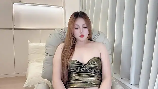 Snapshot of Kulomiyee_koi chatting on 12.24.24 Kulomiyee koi online show from 12.24.24