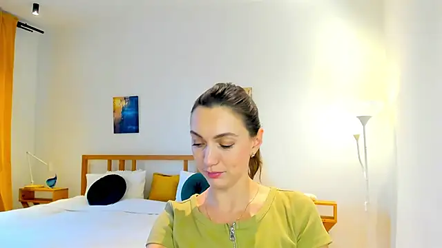 Snapshot of LovelyeeMia chatting on 12.10.24 LovelyeeMia online show from 12.10.24