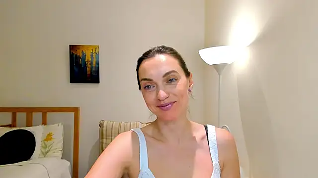 Snapshot of LovelyeeMia chatting on 12.21.24 LovelyeeMia online show from 12.21.24