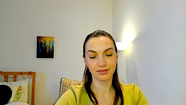 Snapshot of LovelyeeMia chatting on 12.24.24 LovelyeeMia online show from 12.24.24