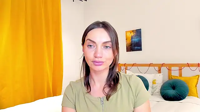 Snapshot of LovelyeeMia chatting on 12.29.24 LovelyeeMia online show from 12.29.24
