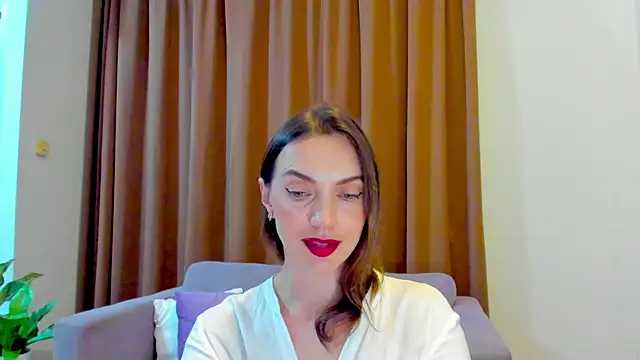 Snapshot of LovelyeeMia chatting on 10.20.25 LovelyeeMia online show from 10.20.25