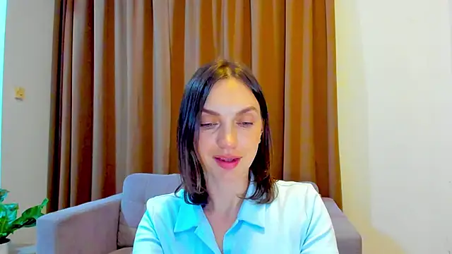 Snapshot of LovelyeeMia chatting on 10.22.25 LovelyeeMia online show from 10.22.25