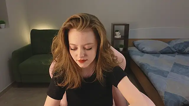 Snapshot of Eveleen_Soleen chatting on 01.15.25 Eveleen Soleen online show from 01.15.25