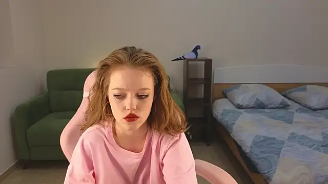 Snapshot of Eveleen_Soleen chatting on 09.28.25 Eveleen Soleen online show from 09.28.25