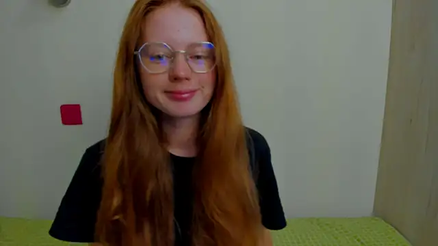 Snapshot of Fire_Luna chatting on 09.10.25 Fire Luna online show from 09.10.25