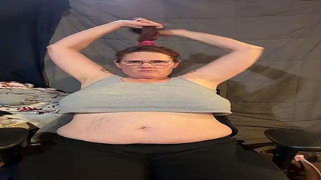 Snapshot of naughtywifenxtdoor chatting on 11.15.25 naughtywifenxtdoor online show from 11.15.25