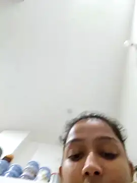 Snapshot of Aleena_Rai chatting on 12.28.24 Aleena Rai online show from 12.28.24