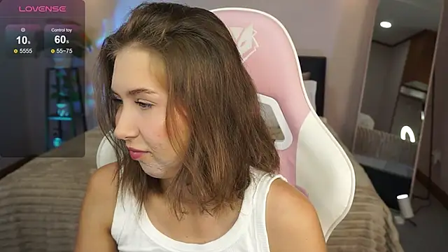 Snapshot of LinaSiren chatting on 12.14.24 LinaSiren online show from 12.14.24