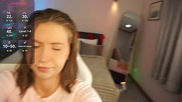 Snapshot of LinaSiren chatting on 12.23.24 LinaSiren online show from 12.23.24