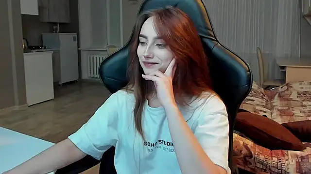 Snapshot of SilverDream chatting on 02.03.25 SilverDream online show from 02.03.25