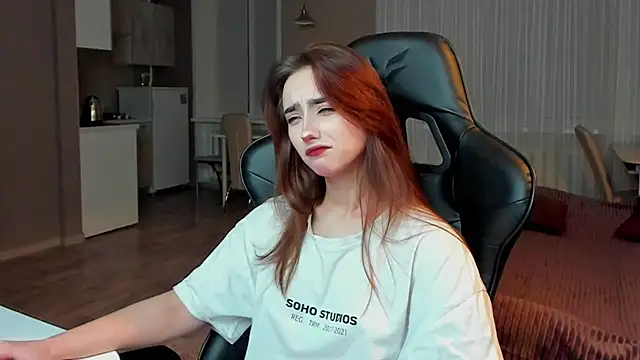 Snapshot of SilverDream chatting on 02.24.25 SilverDream online show from 02.24.25