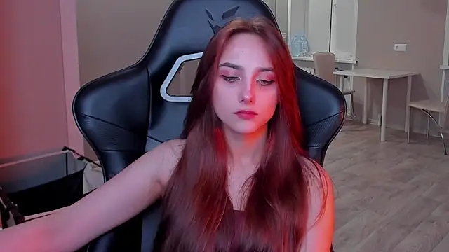 Snapshot of SilverDream chatting on 11.07.25 SilverDream online show from 11.07.25