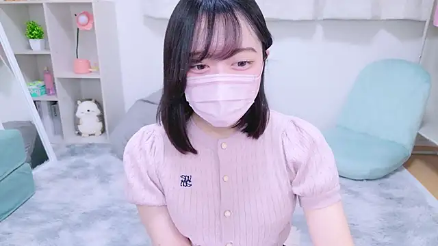 Snapshot of Yurie_ chatting on 12.04.24 Yurie online show from 12.04.24