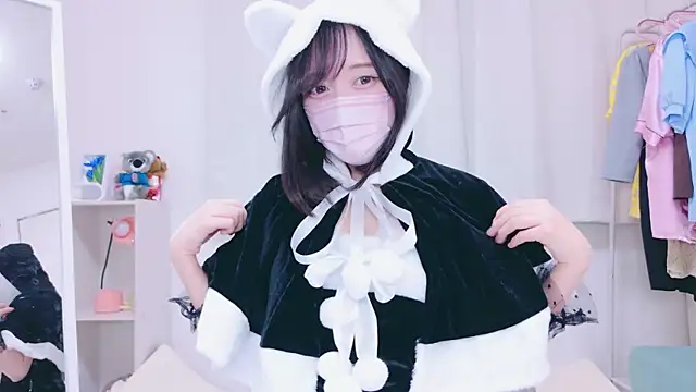 Snapshot of Yurie_ chatting on 12.15.24 Yurie online show from 12.15.24