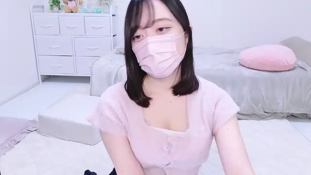 Snapshot of Yurie_ chatting on 02.08.25 Yurie online show from 02.08.25