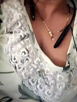 Snapshot of lovelyruhi chatting on 12.04.24 lovelyruhi online show from 12.04.24