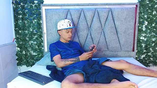 Snapshot of Edward_Milleer chatting on 12.14.24 Edward Milleer online show from 12.14.24