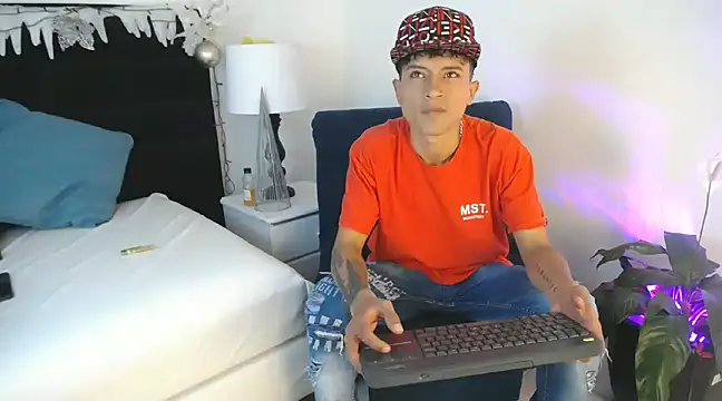 Snapshot of Edward_Milleer chatting on 12.23.24 Edward Milleer online show from 12.23.24