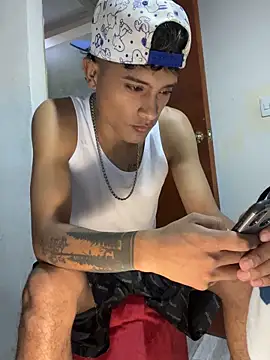 Snapshot of Edward_Milleer chatting on 12.27.24 Edward Milleer online show from 12.27.24