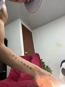 Snapshot of Edward_Milleer chatting on 12.28.24 Edward Milleer online show from 12.28.24