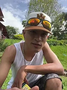 Snapshot of Edward_Milleer chatting on 12.28.24 Edward Milleer online show from 12.28.24