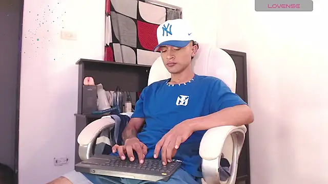 Snapshot of Edward_Milleer chatting on 09.12.25 Edward Milleer online show from 09.12.25