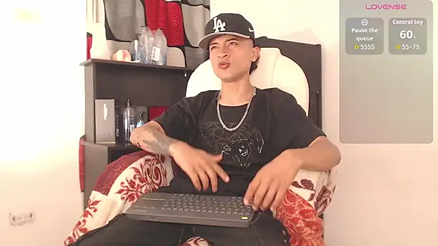 Snapshot of Edward_Milleer chatting on 09.20.25 Edward Milleer online show from 09.20.25