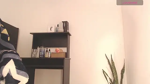 Snapshot of Edward_Milleer chatting on 09.24.25 Edward Milleer online show from 09.24.25