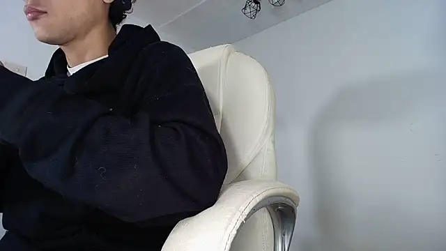 Snapshot of Edward_Milleer chatting on 10.18.25 Edward Milleer online show from 10.18.25