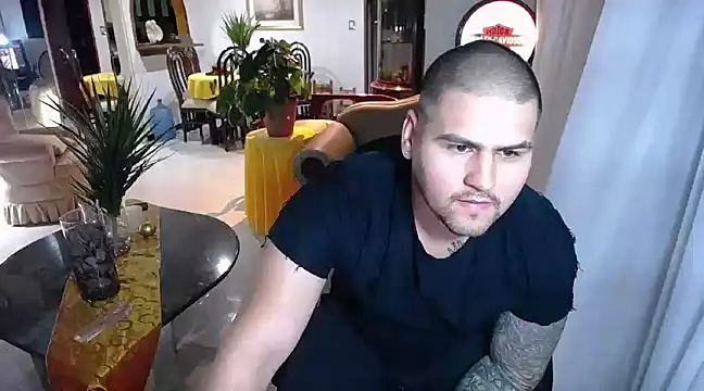 Snapshot of pitbullveryhot chatting on 02.09.25 pitbullveryhot online show from 02.09.25