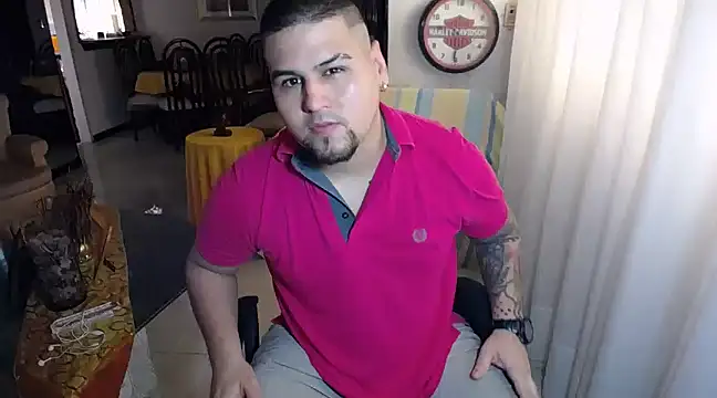 Snapshot of pitbullveryhot chatting on 03.01.25 pitbullveryhot online show from 03.01.25