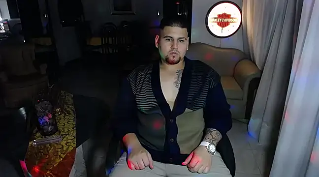 Snapshot of pitbullveryhot chatting on 03.05.25 pitbullveryhot online show from 03.05.25