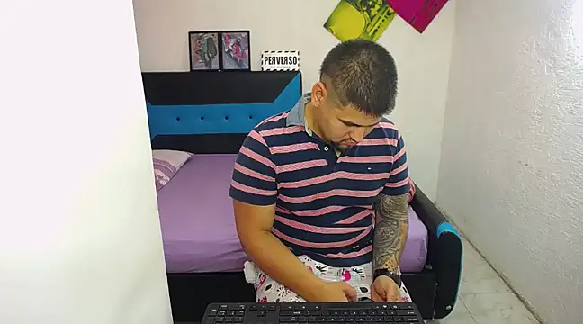 Snapshot of pitbullveryhot chatting on 03.09.25 pitbullveryhot online show from 03.09.25