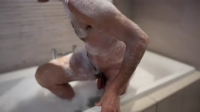 Snapshot of TowaFreespirit chatting on 01.01.25 TowaFreespirit online show from 01.01.25