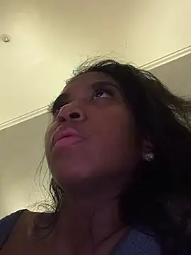 Snapshot of IamCrystal2 chatting on 12.11.24 IamCrystal2 online show from 12.11.24