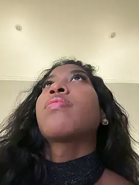 Snapshot of IamCrystal2 chatting on 12.17.24 IamCrystal2 online show from 12.17.24